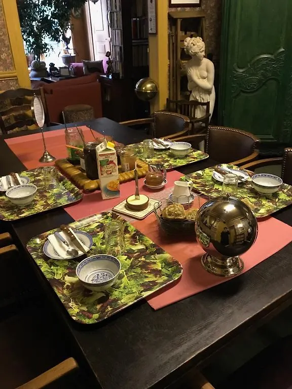 Les Marronniers Guest house Paris
